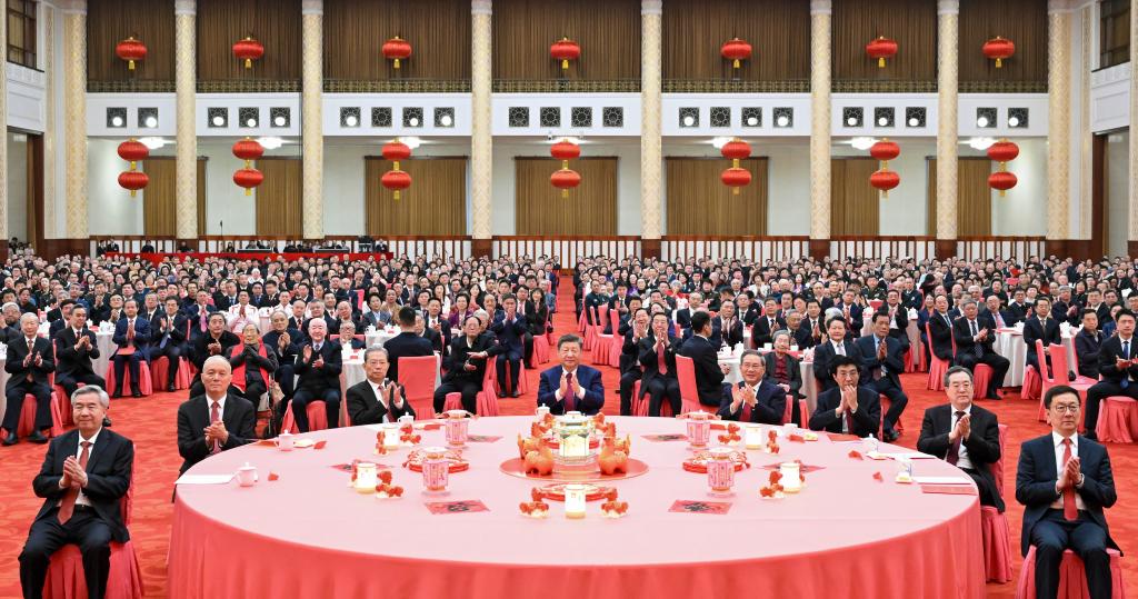 2月14日，中共中央、国务院在北京人民大会堂举行2026年春节团拜会。党和国家领导人习近平、李强、赵乐际、王沪宁、蔡奇、丁薛祥、李希、韩正等同首都各界人士欢聚一堂、共迎佳节。